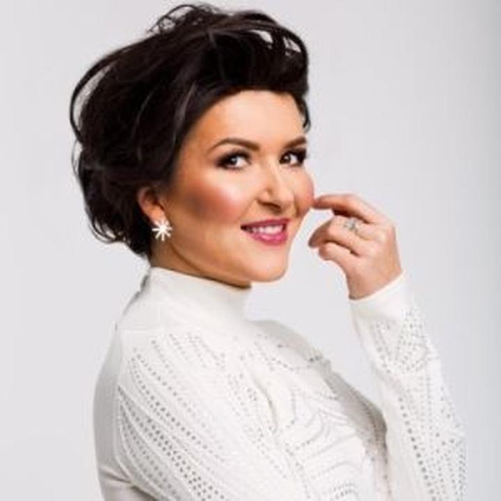 Katarzyna Łaska i jej niezwykła moc – odkryj, kto stoi za przebojem z Krainy Lodu