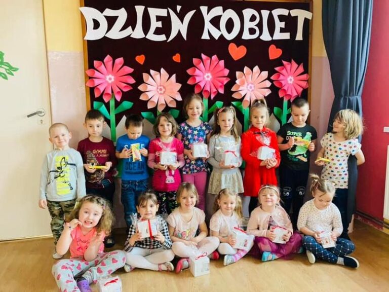 Oryginalne pomysły na Dzień Kobiet do przedszkola, które oczarują maluchy