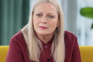 Głębsze spojrzenie na tekst piosenki dni których nie znamy – analiza i ukryte znaczenie