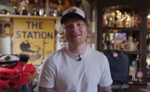 Ile naprawdę zarabia Ed Sheeran? Oto zaskakujące fakty o jego dochodach