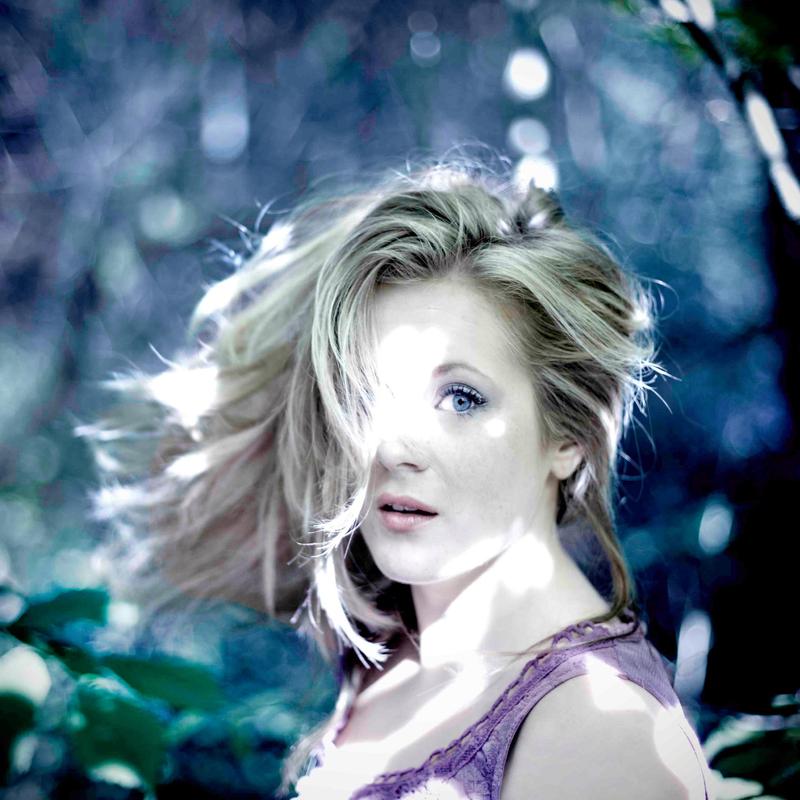 Głos w utworze Faded