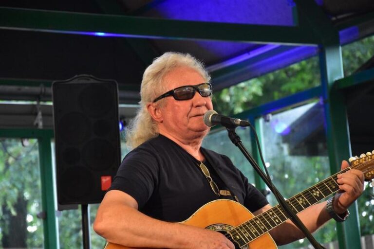 Janusz Laskowski i jego utwór, który sprawia, że świat nie wierzy łzom
