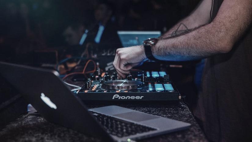 Zarobki DJ-a