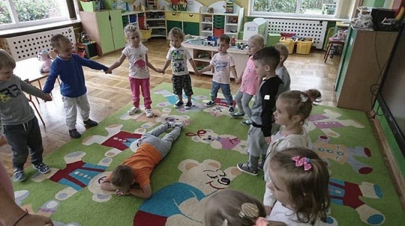 Skuteczne pomysły na zajęcia integracyjne w klasie 7: jak zbudować silne więzi między uczniami