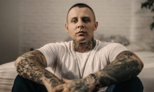 Tekst piosenki KaeN: kim jestem — emocje, tożsamość i prawda w utworze
