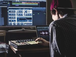 Jak stworzyć podkład muzyczny – proste techniki i narzędzia, które działają