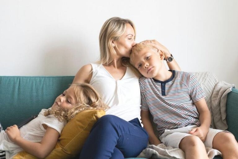 Czy po rozwodzie jestem samotną matką? Co mówią przepisy i jakie masz prawa