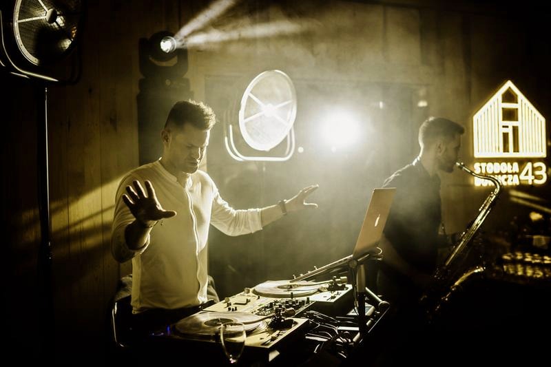 Jak zostać DJ-em w klubie? 7 kroków do pierwszych występów