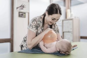 Zaburzenia sensoryczne u niemowląt – objawy, rozpoznanie i pomoc