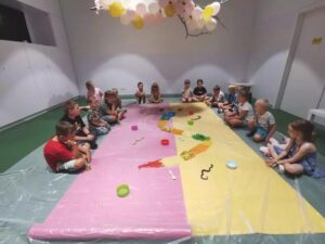 Zajęcia sensoryczne dla dzieci: jak je zaplanować i wspierać rozwój