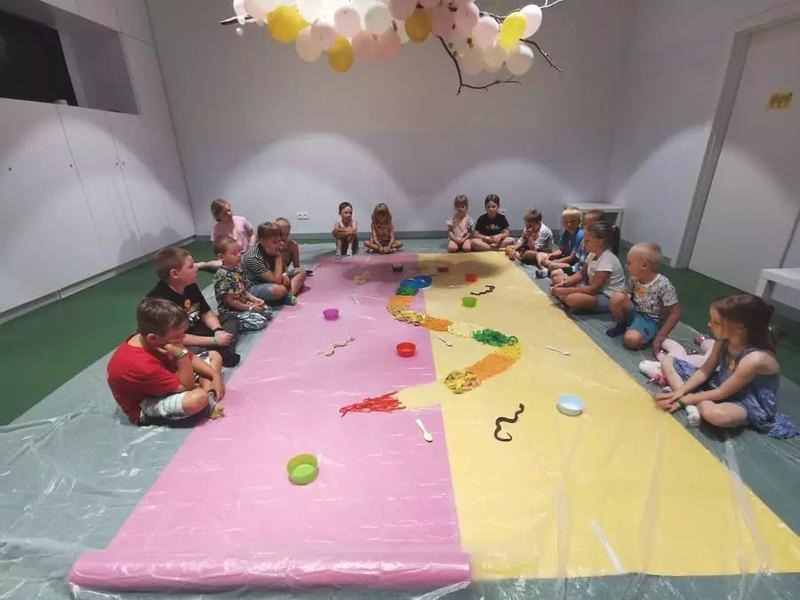 Zajęcia sensoryczne dla dzieci: jak je zaplanować i wspierać rozwój